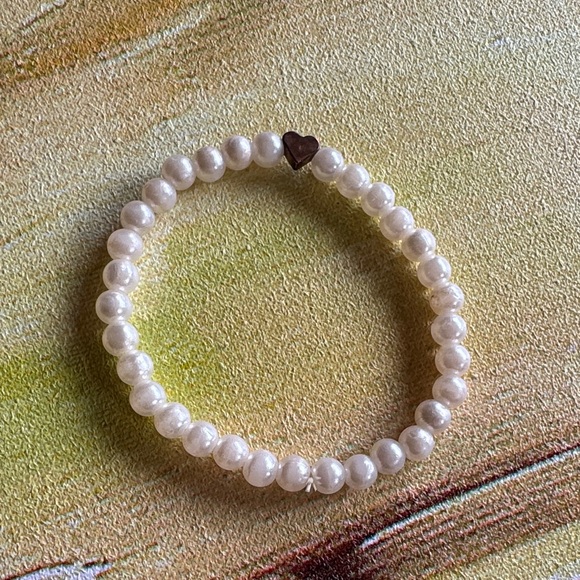 Jewelry - Elegant Pearl Bracelet with Heart Charm